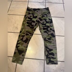 Zyia active camo pants with pockets